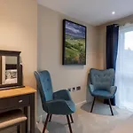 Apartmán Luxury 2 Bedroom With Free Parking In The Heart Of *