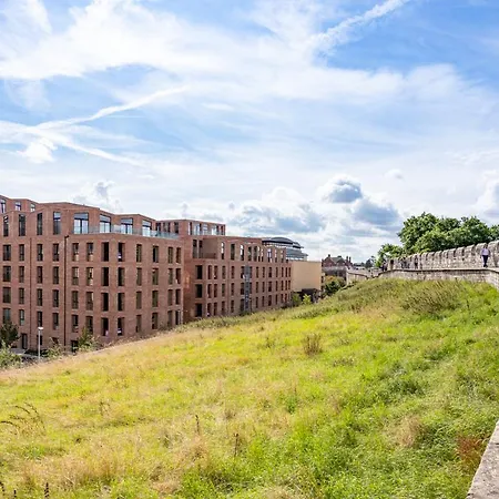 Luxury 2 Bedroom With Free Parking In The Heart Of York