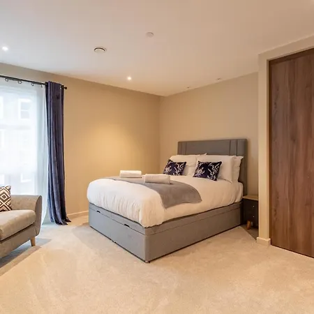 Luxury 2 Bedroom With Free Parking In The Heart Of *