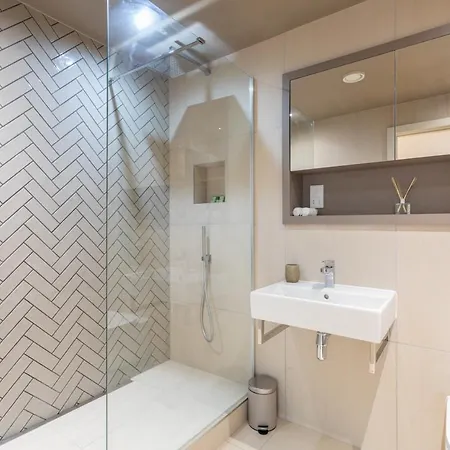 Luxury 2 Bedroom With Free Parking In The Heart Of York