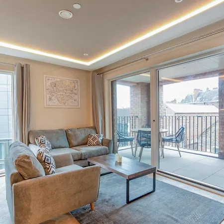 Luxury 2 Bedroom With Free Parking In The Heart Of *