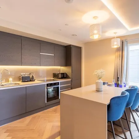 Apartment Luxury 2 Bedroom With Free Parking In The Heart Of *