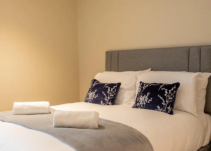 Apartment Luxury 2 Bedroom With Free Parking In The Heart Of *