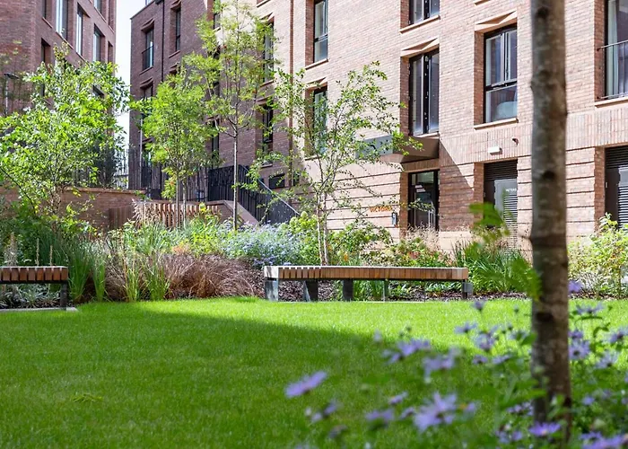 Luxury 2 Bedroom With Free Parking In The Heart Of Apartment York