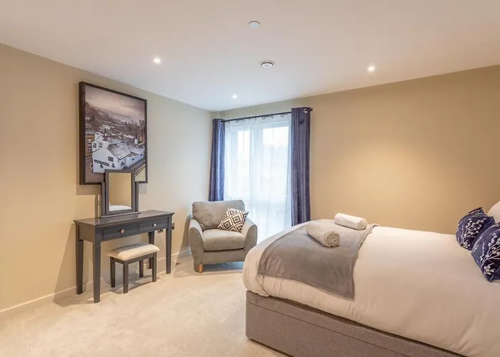 Luxury 2 Bedroom With Free Parking In The Heart Of *