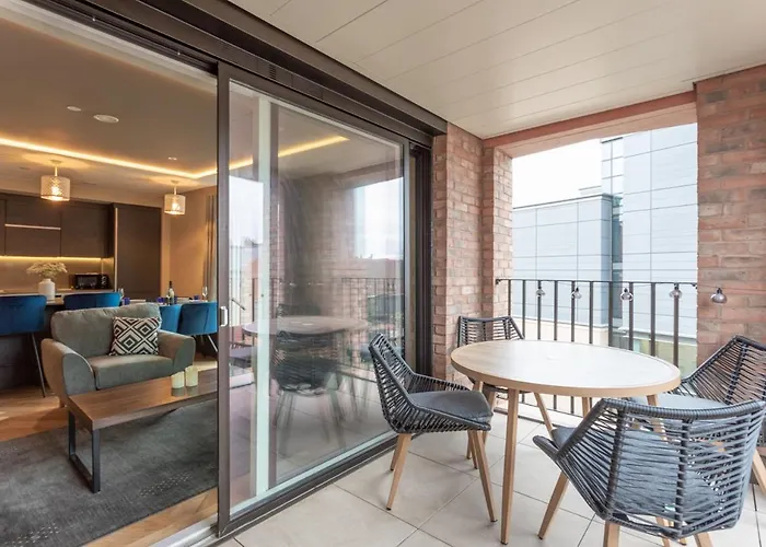 Apartment Luxury 2 Bedroom With Free Parking In The Heart Of *