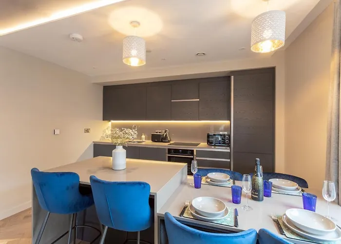 Luxury 2 Bedroom With Free Parking In The Heart Of Apartment York