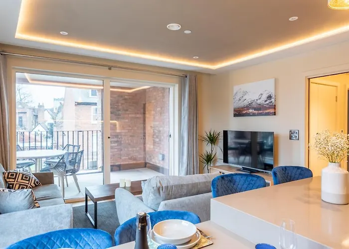 Luxury 2 Bedroom With Free Parking In The Heart Of Apartment York