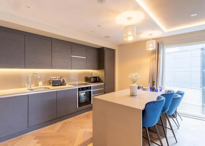 Apartment Luxury 2 Bedroom With Free Parking In The Heart Of *