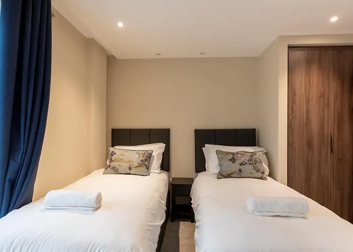 Luxury 2 Bedroom With Free Parking In The Heart Of Apartment York