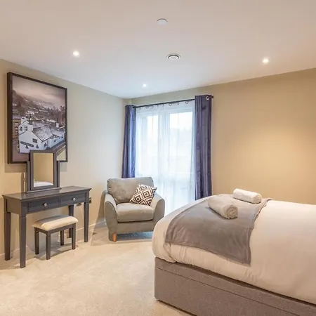 Luxury 2 Bedroom With Free Parking In The Heart Of *