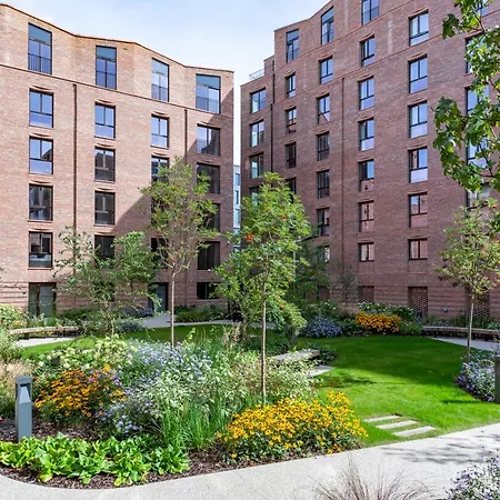 Luxury 2 Bedroom With Free Parking In The Heart Of